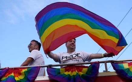 ¿Qué significan todos los colores de la bandera LGBTQ+?