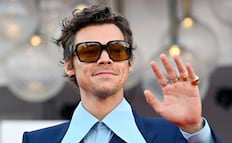 Metrobús CDMX "regaña" a Harry Styles por cruzar Reforma; el mensaje divide opiniones en redes