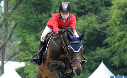 Los lujosos viajes de Phoebe y Jennifer, las hijas de Bill Gates  