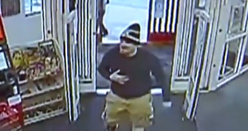 Video. Hombre finge infarto para asaltar farmacia de Massachusetts