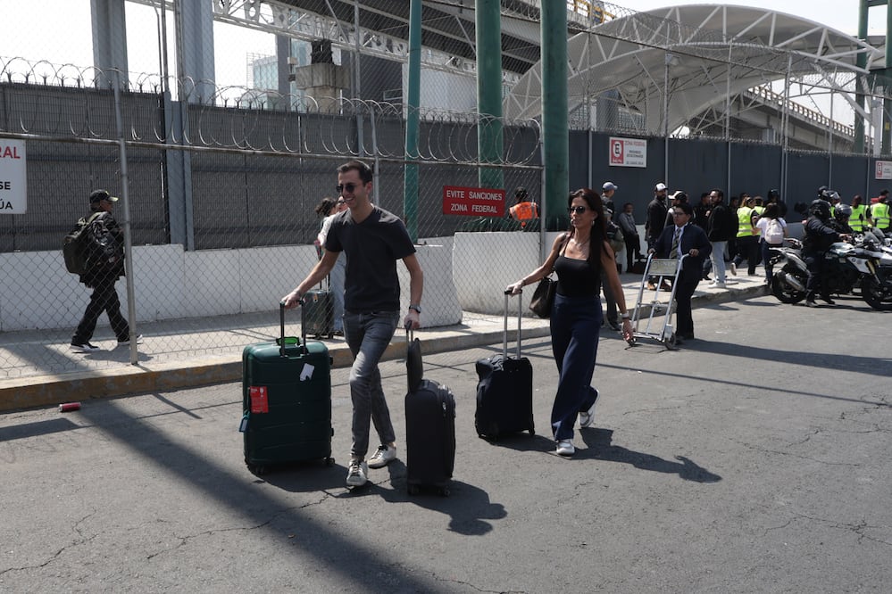 Urgente: Aeropuerto Internacional de CDMX reporta que ya se liberaron las vialidades tras bloqueo de taxistas. EFE/ Madla Hartz