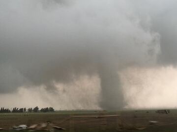 Video. Tornados azotan zonas de Oklahoma y Texas