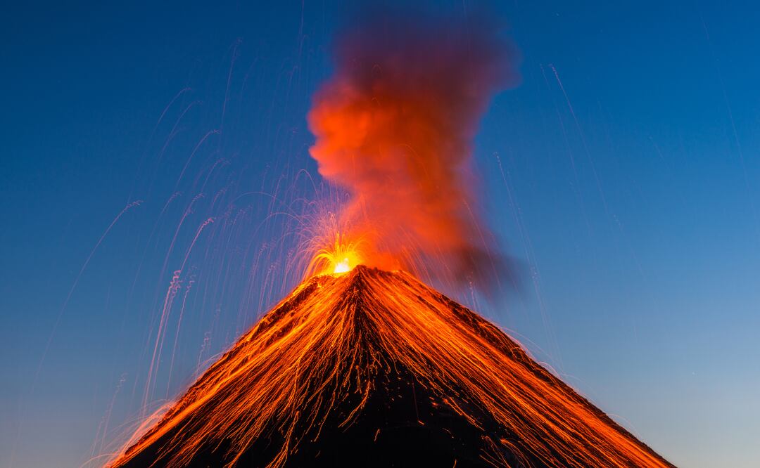 ¡Despierta el volcán zombi! Muestra señales de vida tras 700 mil años dormido; científicos no pueden creerlo. Foto: Canva