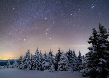Así puedes ver la alineación del Hexágono Invernal, con seis de las estrellas más brillantes del cielo