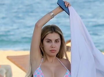 El arriesgado bikini con el que "impactó" la hija de Myrka Dellanos en Miami