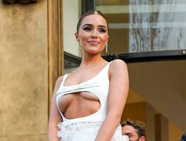 Olivia Culpo deslumbra con ‘under boob’ y falda transparente en París