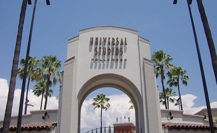 Los Ángeles exigirá pruebas y vacunas covid a visitantes de parques temáticos