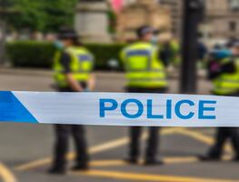 Tragedia en Texas: Cuatro muertos y diez heridos al volcarse camioneta de pasajeros