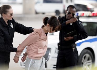 Arrestan a madre de 17 años que dio a su bebé el biberón con fentanilo y murió