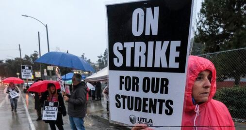 Maestros de Los Ángeles entran en huelga por primera vez en tres décadas