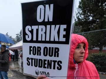 Maestros de Los Ángeles entran en huelga por primera vez en tres décadas