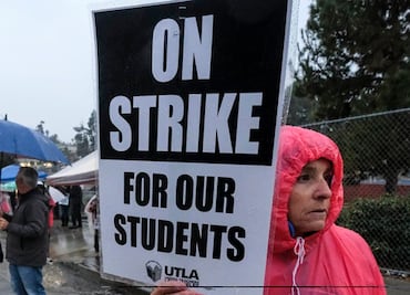 Maestros de Los Ángeles entran en huelga por primera vez en tres décadas