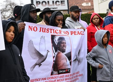 Investigan a policías que mataron a afroamericano en silla de ruedas en California