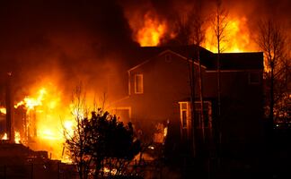 30,000 evacuados por incendios fuera de control en Colorado