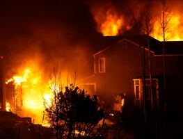 30,000 evacuados por incendios fuera de control en Colorado