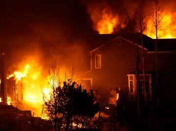 30,000 evacuados por incendios fuera de control en Colorado