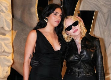 Hija de Madonna luce sus curvas con espectacular vestido negro de lujo en Milán