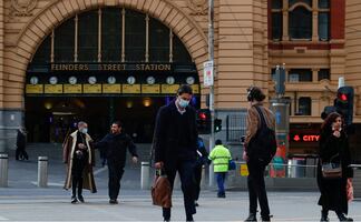 Australia seguirá confinado aunque vacune a toda su población