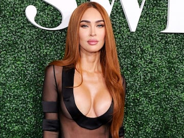 Megan Fox vuelve y presume sus curvas con espectacular vestido nude de corset