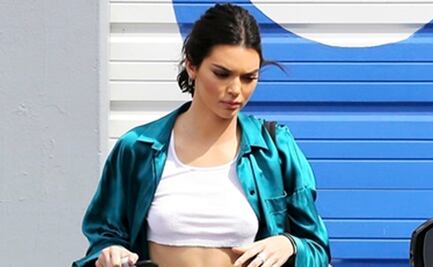 Kendall Jenner delinea su silueta con bodysuit en la montaña