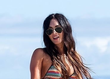 Megan Fox arrasa al tomarse belfie en diminuto bikini verde neón