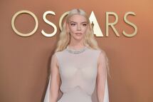 Anya Taylor-Joy se luce con vestido transparente y lencería a la vista en Los Ángeles