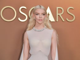 Anya Taylor-Joy se luce con vestido transparente y lencería a la vista en Los Ángeles
