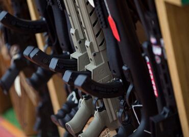 ¿Por qué suben las acciones de fabricantes de armas tras un tiroteo?