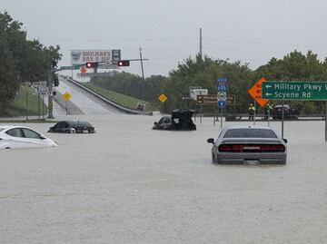 Declaran estado de desastre en Dallas por inundaciones; reportan la muerte de una mujer
