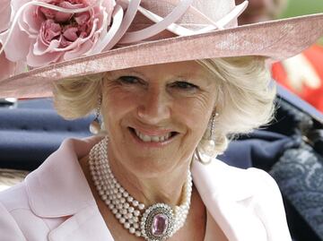 La reina Camila revela que padeció una neumonía