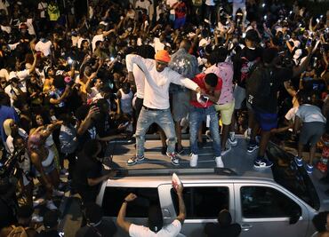 Miami Beach extiende estado de emergencia por multitud de turistas