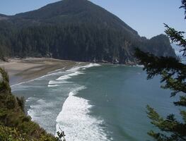 Hombre muere al caer de acantilado por tomarse una foto en Oregon