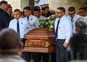 Dan último adiós a maestra asesinada en Uvalde y a su esposo