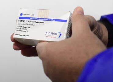 Piden en EU parar vacuna de Johnson & Johnson tras casos de coágulos
