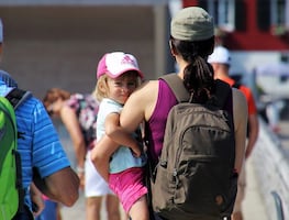 La visa que necesitas para trabajar como niñera en Estados Unidos