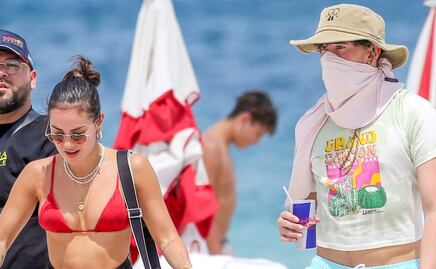 Bad Bunny y su novia, Gabriela Berlingeri, pasean por playas de Miami