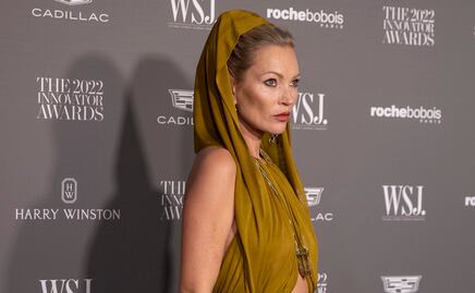Kate Moss deja poco a la imaginación con vestido traslúcido en NY