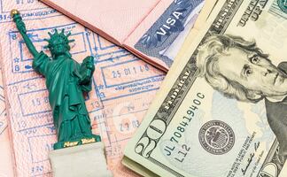 Cárcel o multa millonaria; penas extremas por fraude en visa de familia 