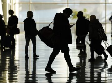 Ómicron. OMS aconseja no viajar a mayores de 60 años y personas vulnerables