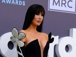 Megan Fox presume su silueta ‘imposible’ con vestido de red y transparencias