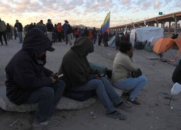 Juez ordena suspender norma que bloquea a migrantes en frontera con EU