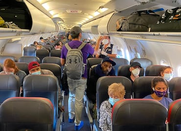 Covid-19: Aerolínea pagará tratamiento a pasajeros que se contagien a bordo
