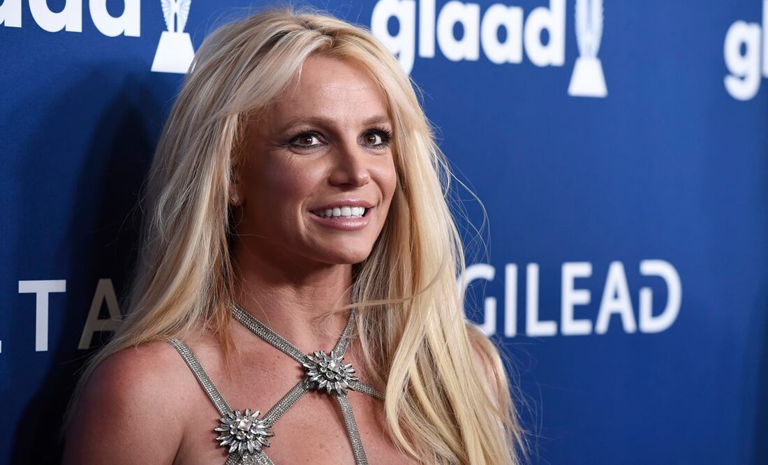 ¿Britney Spears al borde del abismo de nuevo? Es captada cubierta con una sábana en la calle. Foto: AP