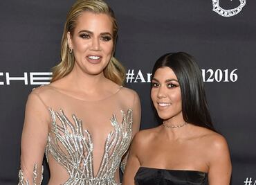 Kourtney y Khloé Kardashian deslumbran en bikini sobre yate