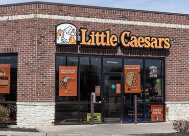 Cliente amenaza con pistola a trabajadores de Little Caesars por no tener su pizza a tiempo