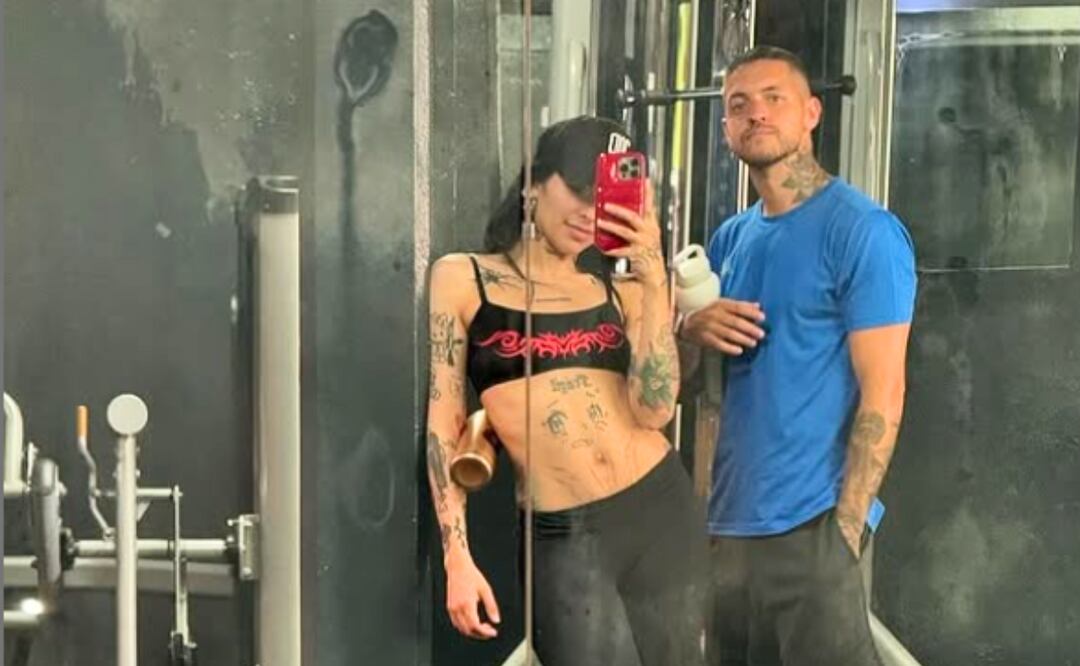 Cazzu posa con glamuroso look negro en sesión: “Eres una reina”.  Foto: Captura redes sociales