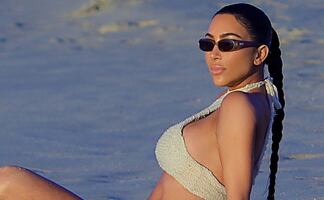 Kim Kardashian presume cinturita con bikini en las Bahamas