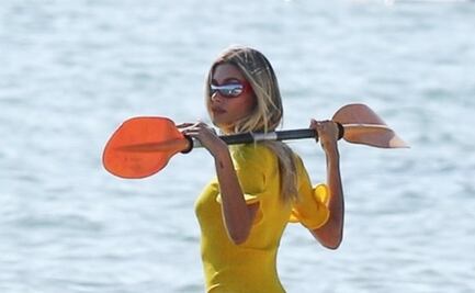 El bikini blanco con el que Hailey Bieber conquistó en lago de Idaho