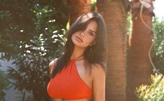 Emily Ratajkowski cautiva con sesión en traje de baño en Instagram