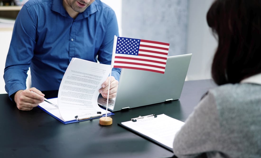 Parole en EU: USCIS cobrará nueva tarifa de $1,000 para permisos de permanencia temporal 2025. Foto iStock/AndreyPopov